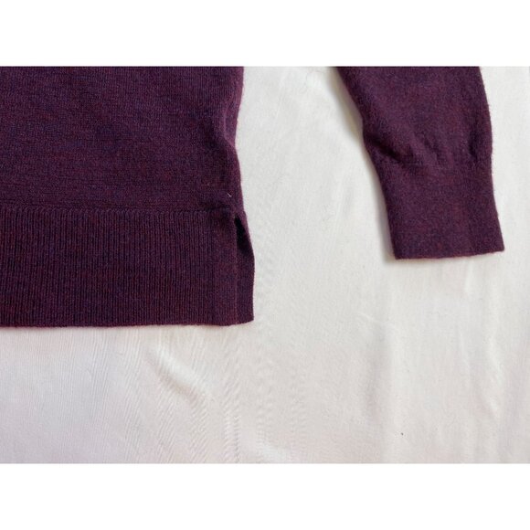 Banana Republic Sweater Women’s M Plum Merino Wool V-Neck Side Slits Casual Cozy - Picture 10 of 14